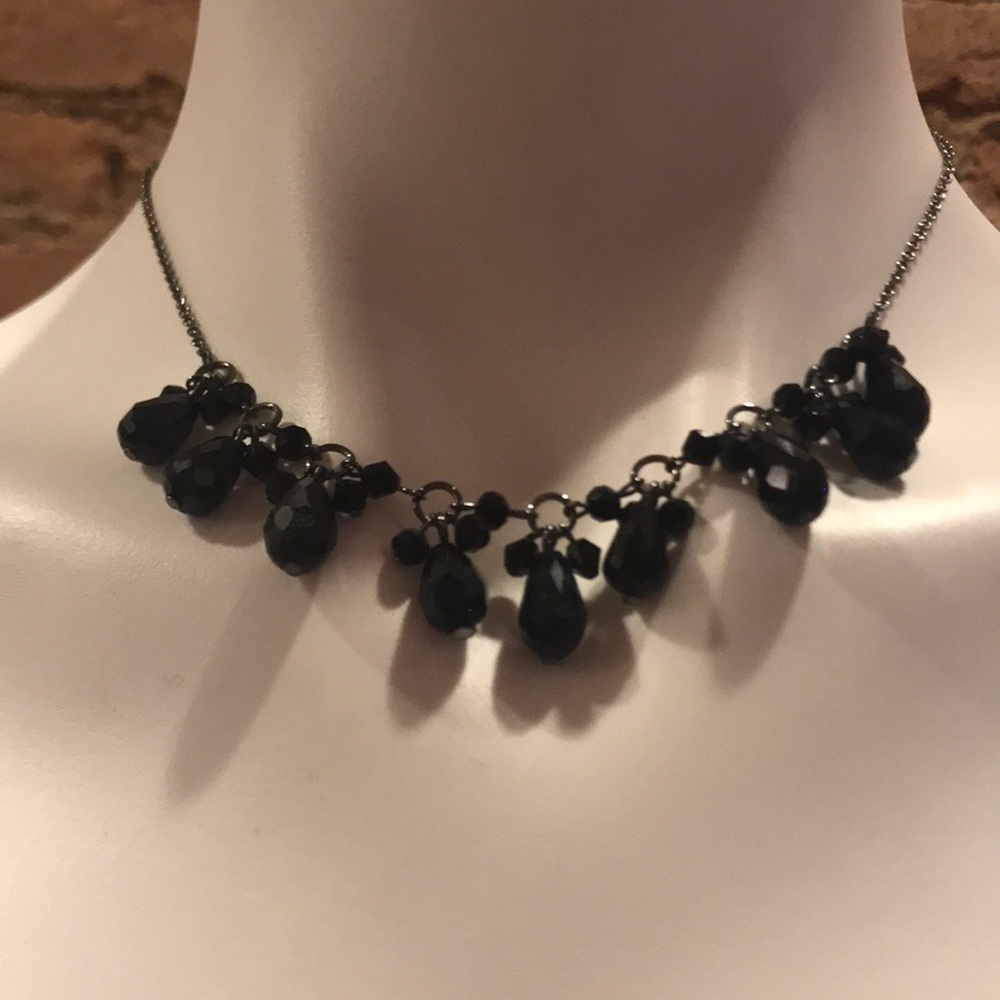 Vintage teardrop glass jet beaded necklace.